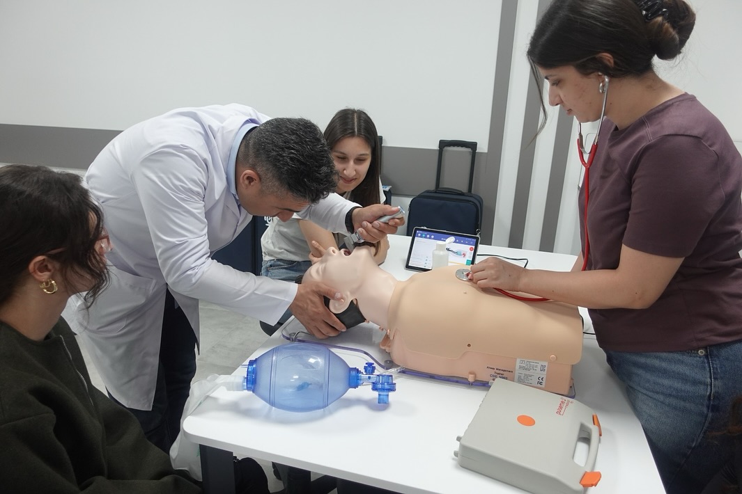 Acil Servis Öğrencileri Hazırlık ve Beceri Eğitimi