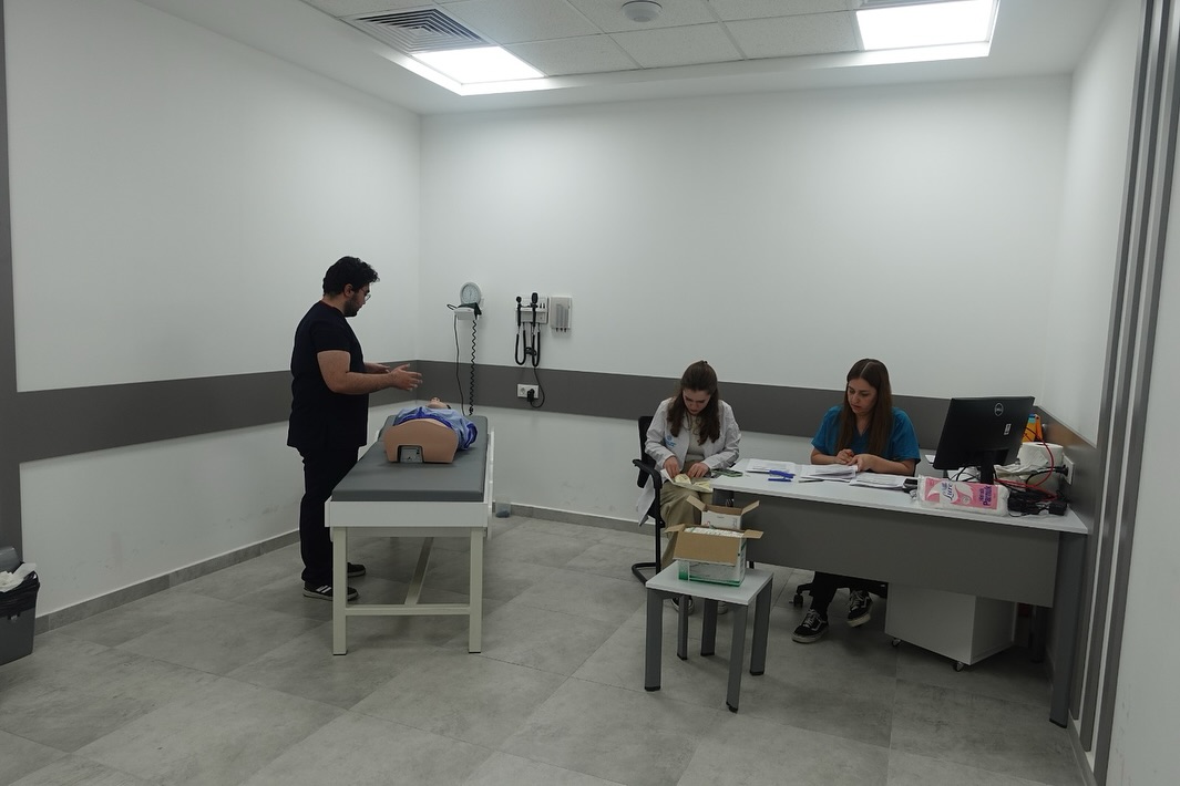 Hasta Simülatöründe Acil Müdahale ve Ekip Eğitimi