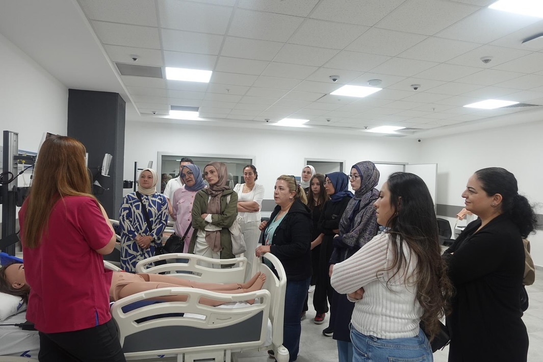 Simülasyon Eğitimi Sonrası Debriefing ve Değerlendirme Oturumu
