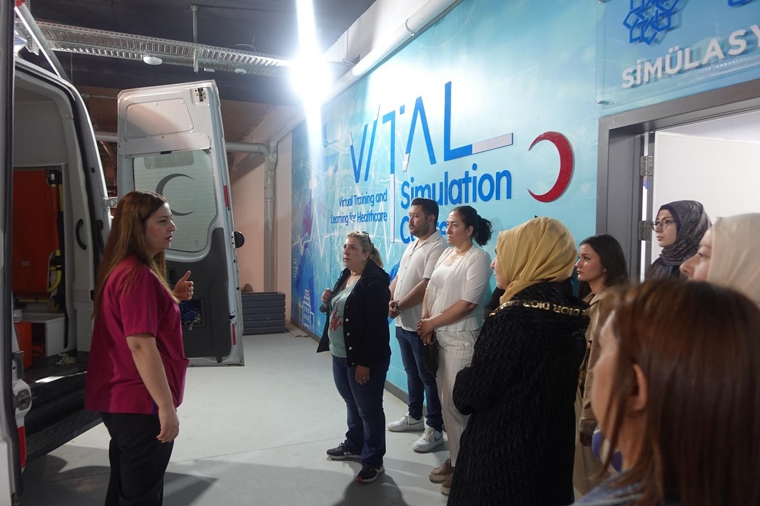 VİTAL Simülasyon Merkezinde Debriefing ve Değerlendirme Oturumu