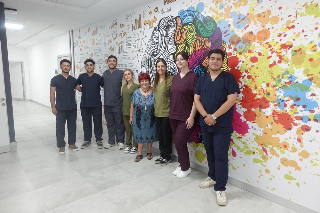 VİTAL Simülasyon Merkezi uygulamalı eğitim ziyaretinden öğrenci görüntüsü