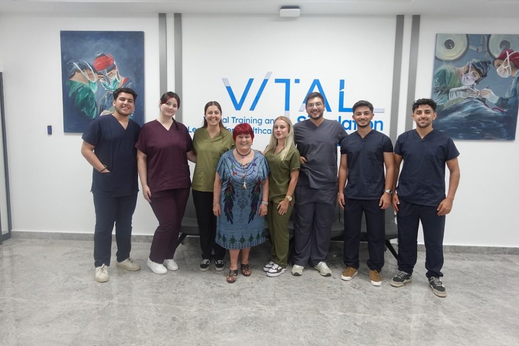 VİTAL Simülasyon Merkezi uygulamalı eğitim ziyaretinden öğrenci görüntüsü