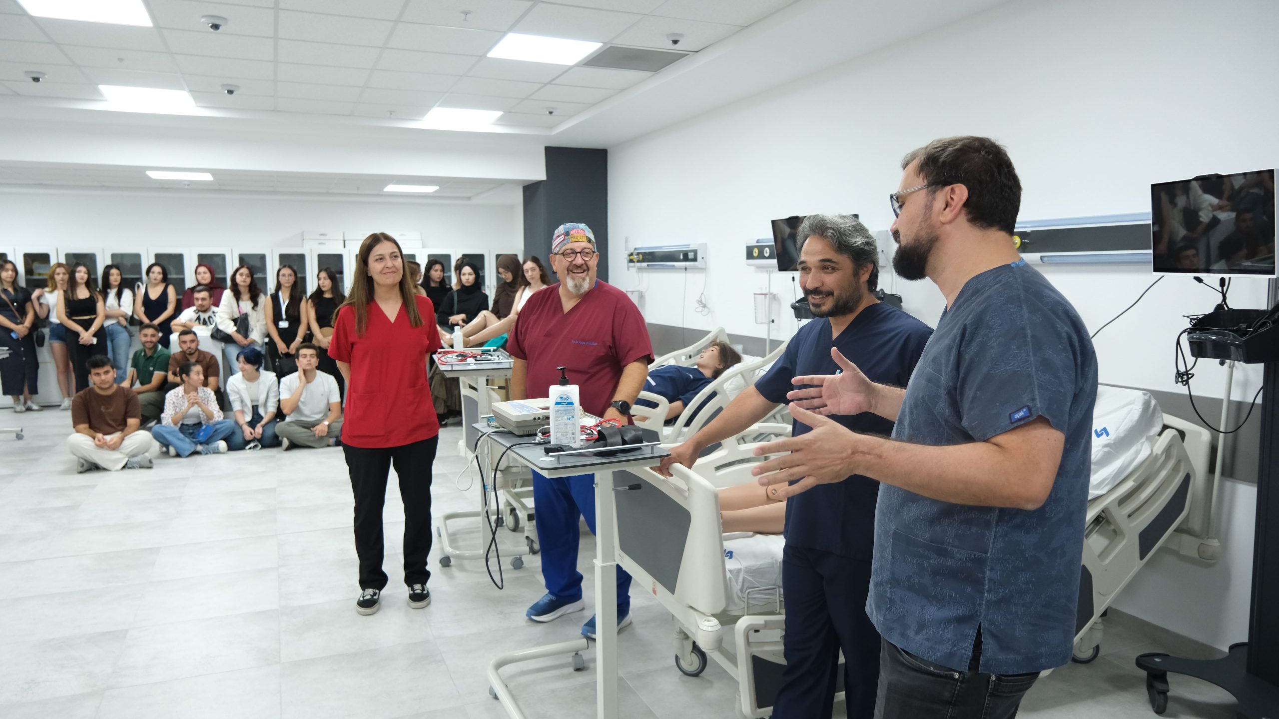 Simülasyon Ortamında Eğitici ve Öğrenci Etkileşimi