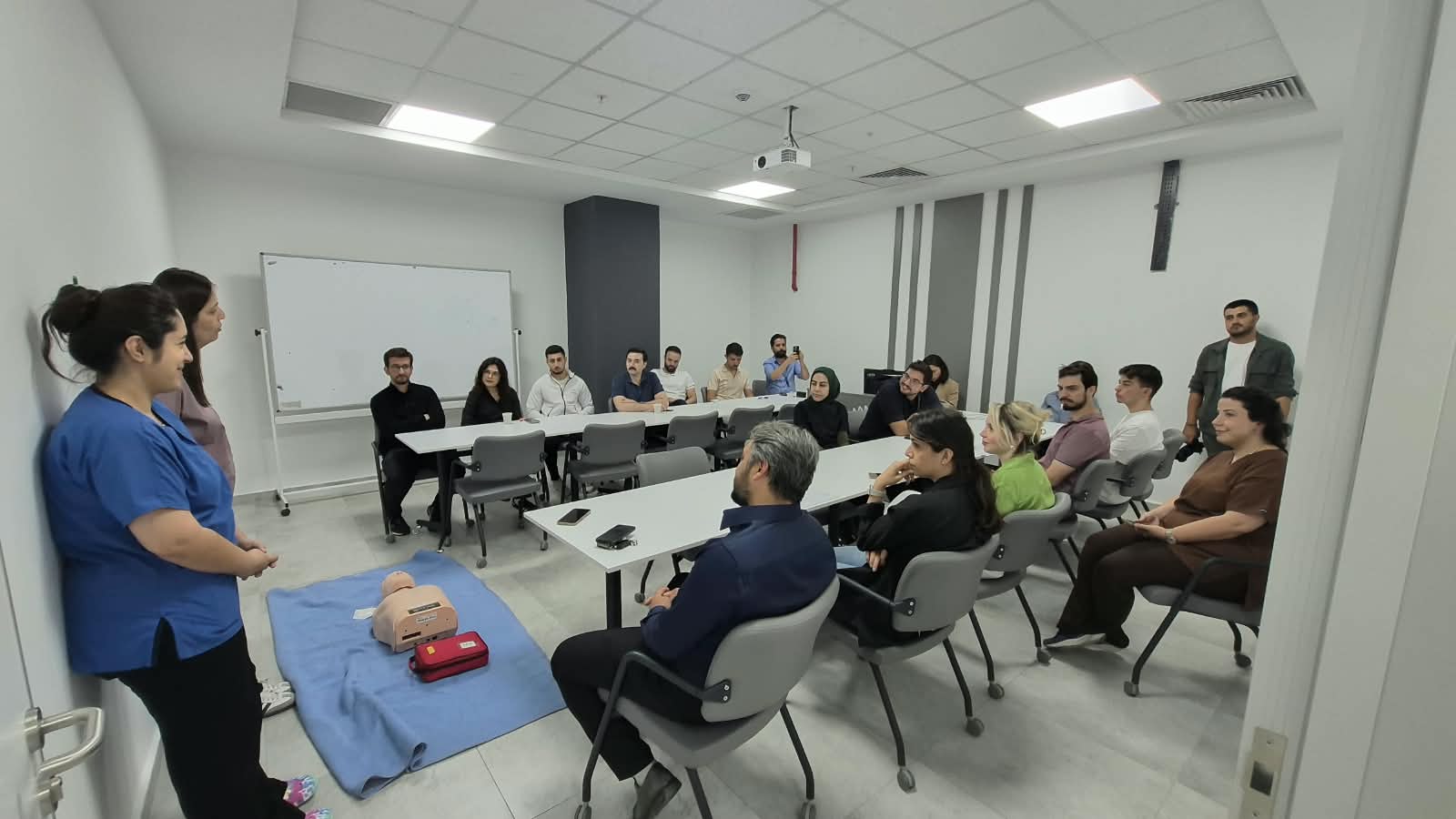 Sağlıkta Simülasyon Haftası toplu hatıra fotoğrafı
